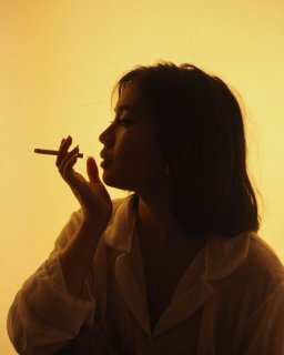 Tabagisme et détatouage : comprendre pourquoi fumer ralentit le processus