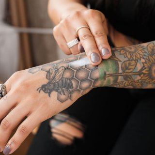 Comment bien entretenir son tatouage pour qu’il vieillisse bien ?