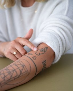 Détatouage DIY : une fausse bonne idée aux conséquences risquées