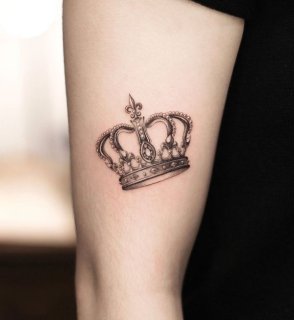 Signification d'un tatouage : la couronne