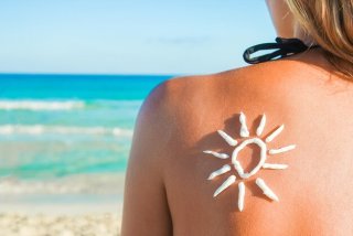 La nouvelle mode des « tatouages solaires » : un danger pour la peau